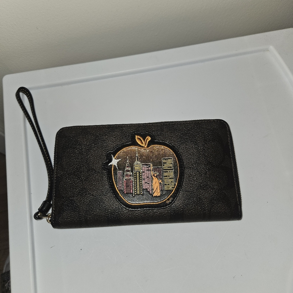 Coach zippy wallet